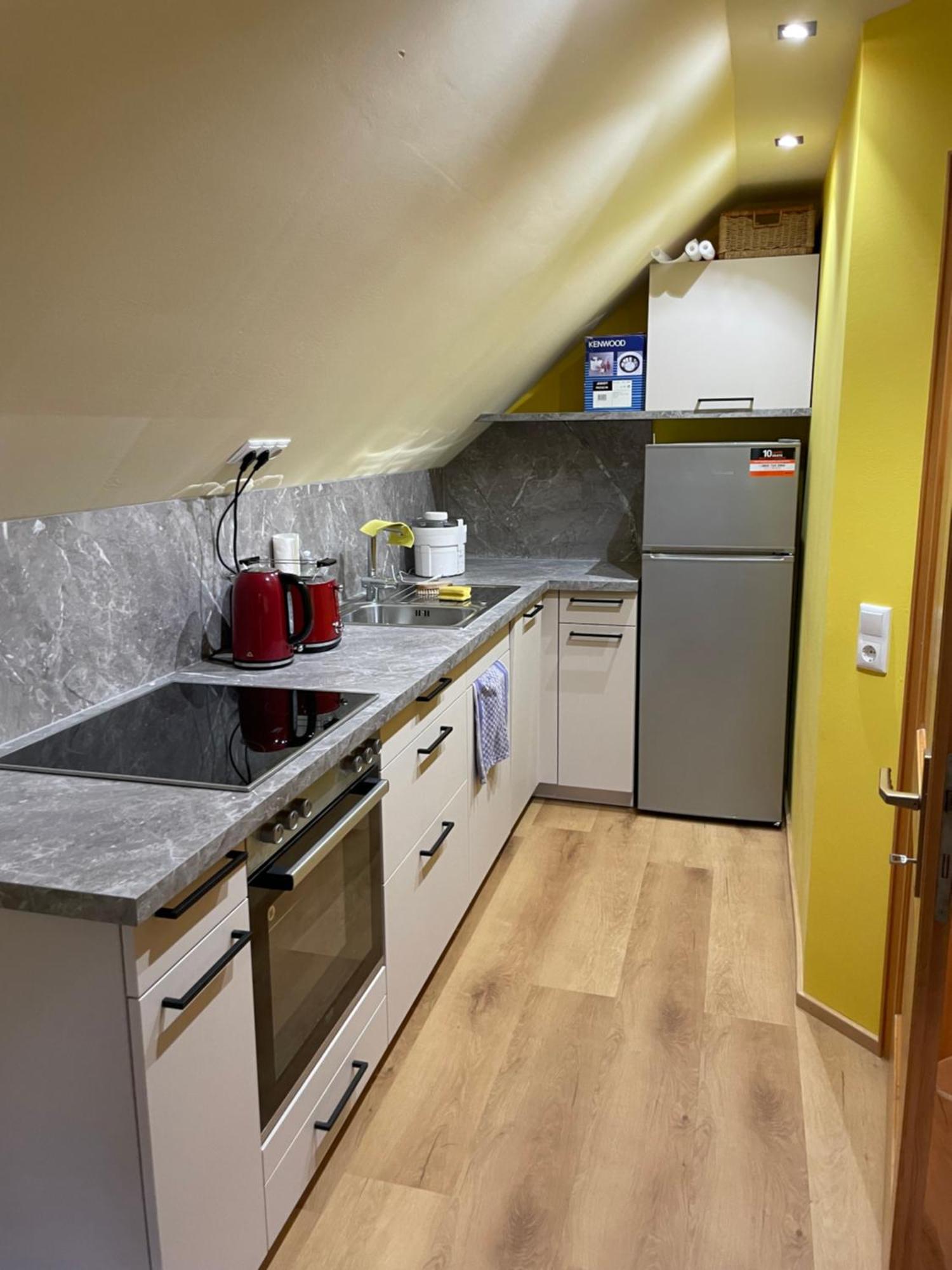 Neu Renoviertes 2Zi Appartment Im Dg 费尔德基希 外观 照片