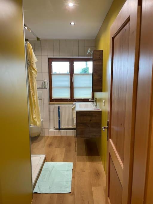 Neu Renoviertes 2Zi Appartment Im Dg 费尔德基希 外观 照片