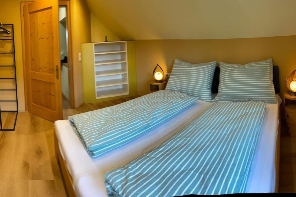 Neu Renoviertes 2Zi Appartment Im Dg 费尔德基希 外观 照片