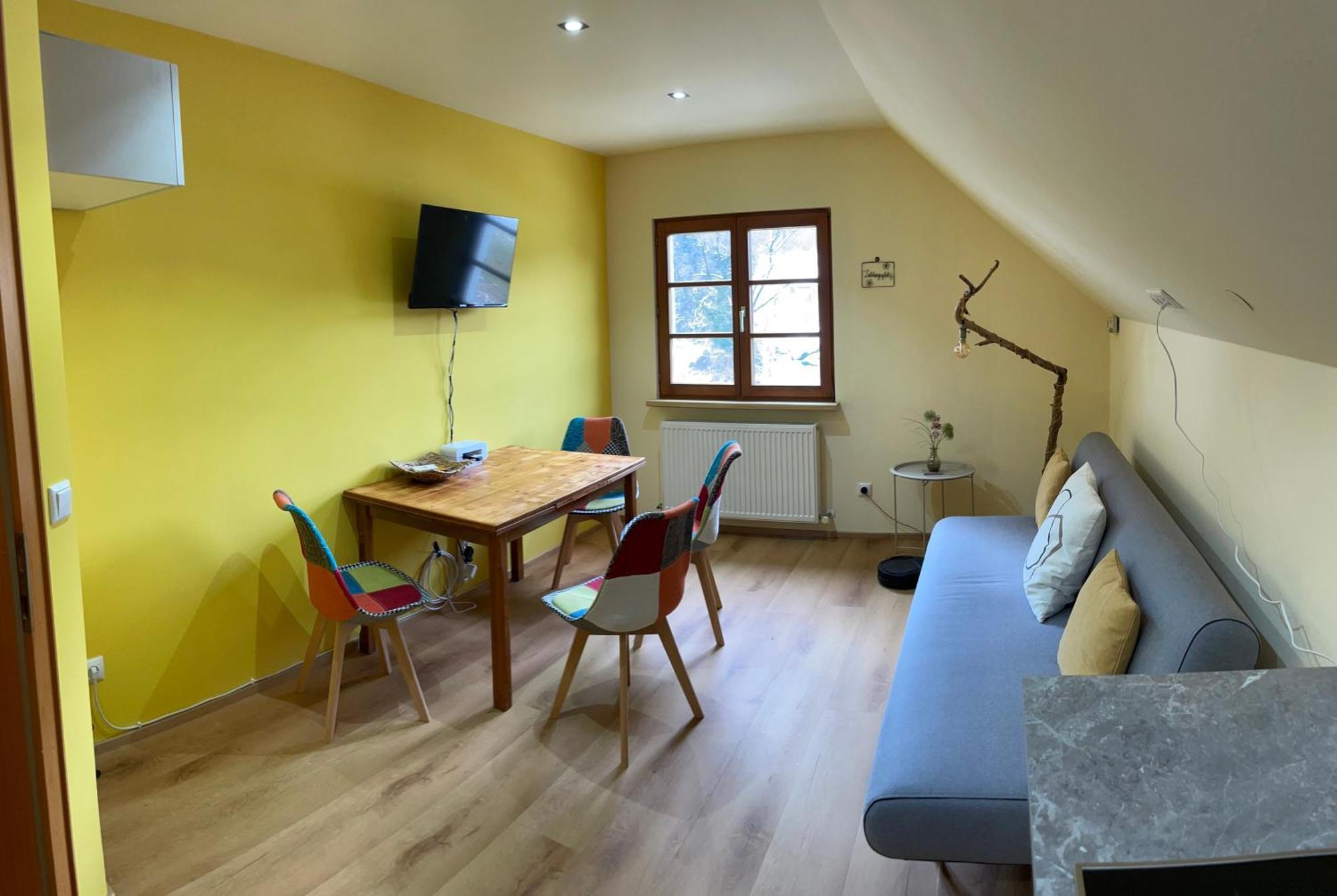 Neu Renoviertes 2Zi Appartment Im Dg 费尔德基希 外观 照片
